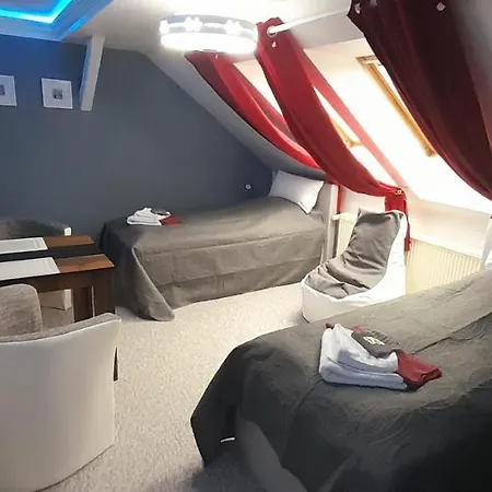 Best-Preis -Vip Lounge- Mit Netflix, Self-Check-In, Ebike Ladestation, Fahrradraum, Wlan Und Netflix - Direkt Am Elberadweg Im Herzen Von Wittenberge Buitenkant foto