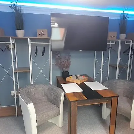 Best-Preis -Vip Lounge- Mit Netflix, Self-Check-In, Ebike Ladestation, Fahrradraum, Wlan Und Netflix - Direkt Am Elberadweg Im Herzen Von Wittenberge Buitenkant foto